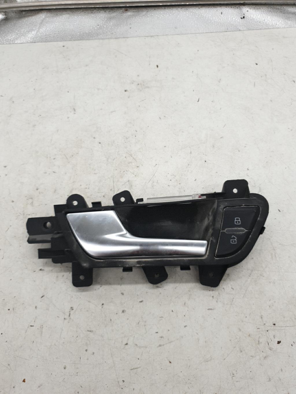 Poignee interieur avant gauche AUDI A4 3 AVANT PHASE 2 BREAK Diesel - 1