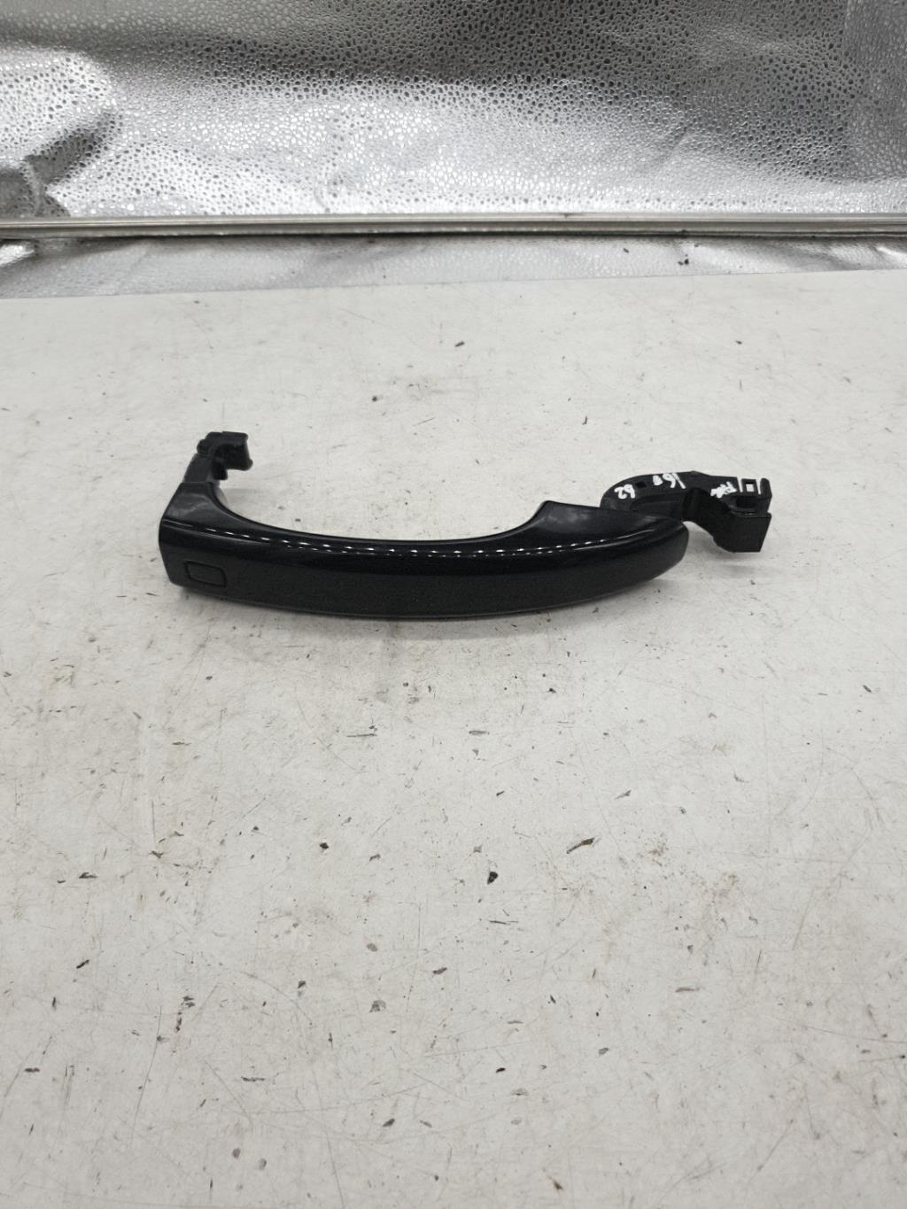 Poignee porte arriere droit AUDI A4 3 AVANT PHASE 2 BREAK Diesel - 1