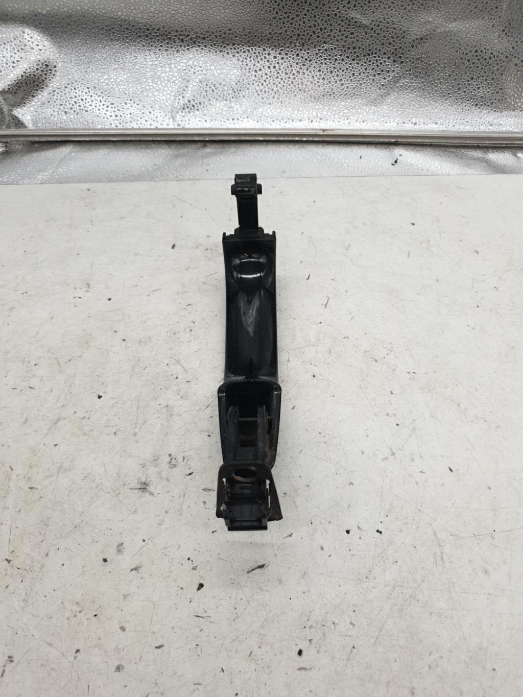 Poignee porte avant droit AUDI A4 3 AVANT PHASE 2 BREAK Diesel - 1