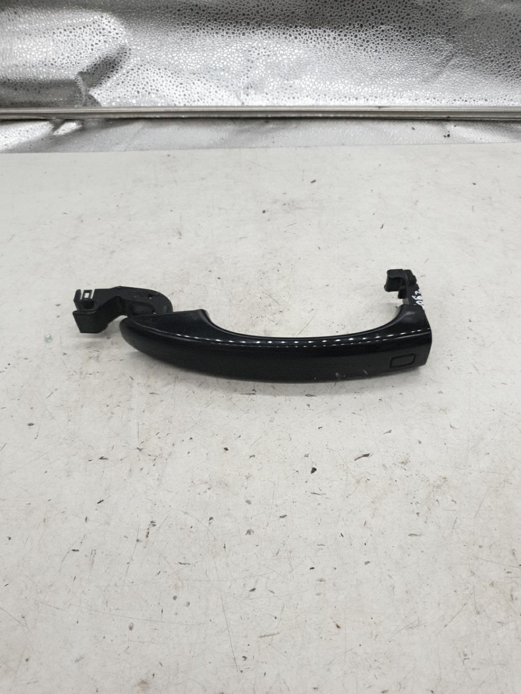 Poignee porte avant gauche AUDI A4 3 AVANT PHASE 2 BREAK Diesel - 1