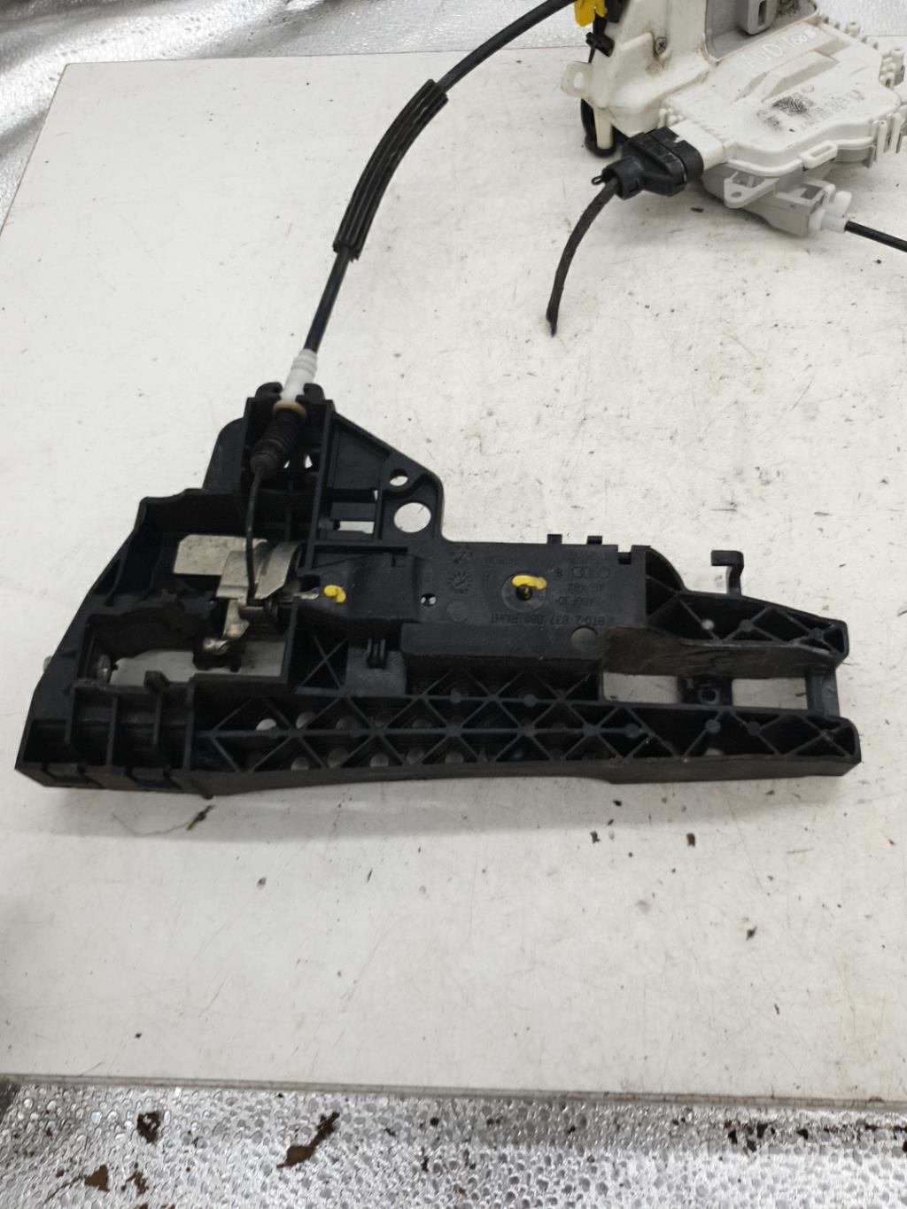 Serrure avant droit AUDI A4 3 AVANT PHASE 2 BREAK Diesel - 1
