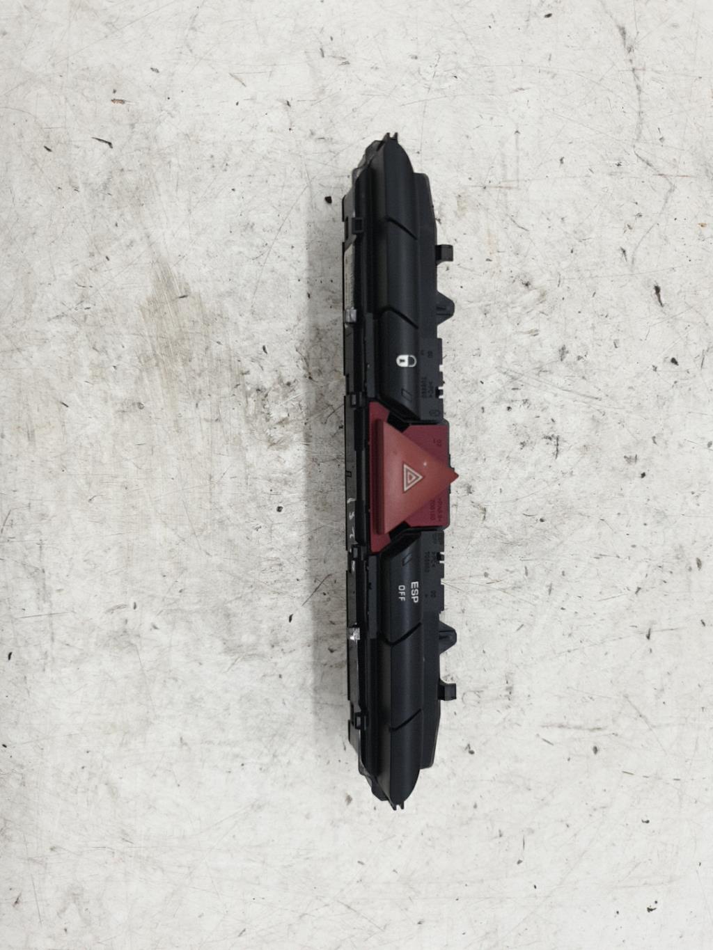 Bouton de warning PEUGEOT 308 1 PHASE 1 Essence - 1