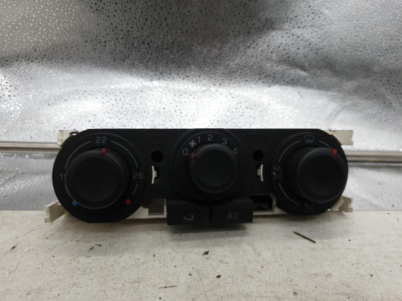 Commande chauffage SEAT IBIZA 3 PHASE 1 Essence - 1