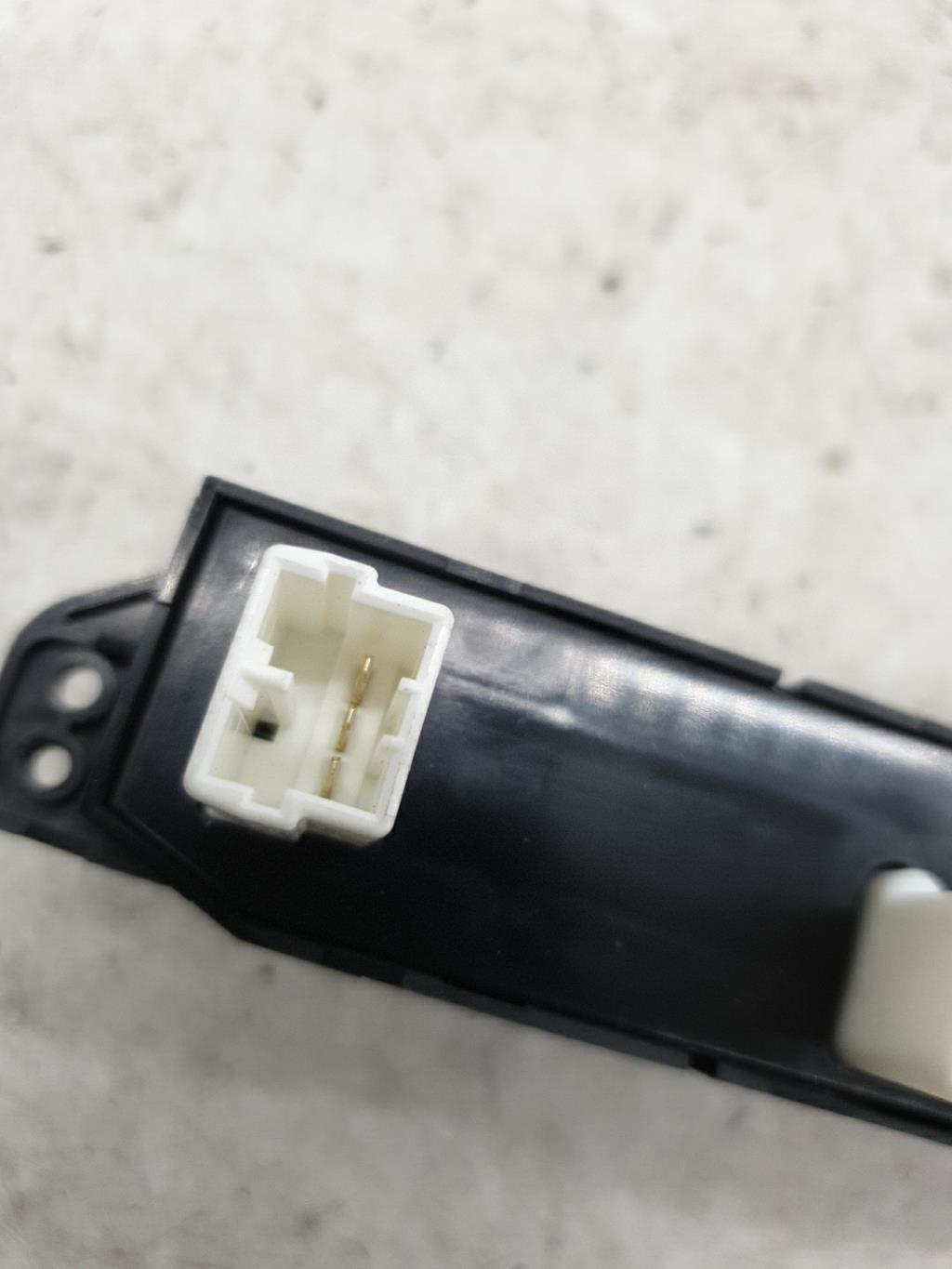 Bouton de warning KIA CEE-D 1 PHASE 2 Diesel - 1