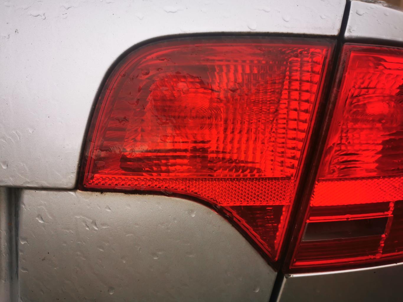 Feu arriere secondaire droit (feux) AUDI A4 2 PHASE 2 Diesel - 1