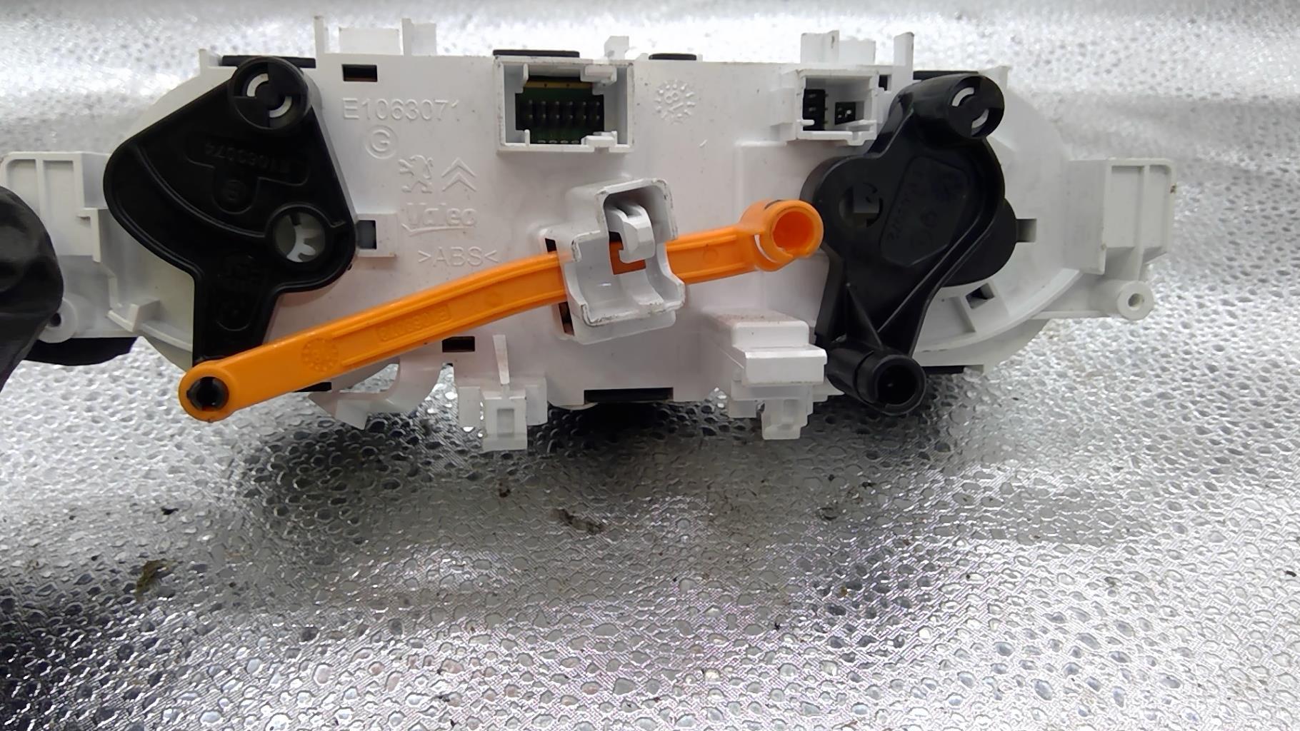Commande chauffage CITROEN C3 3 PHASE 1 Essence - 1