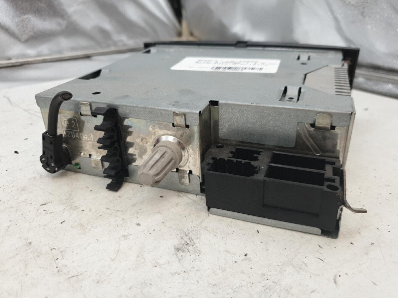 Autoradio d'origine RENAULT CLIO 3 PHASE 1 Diesel - 1