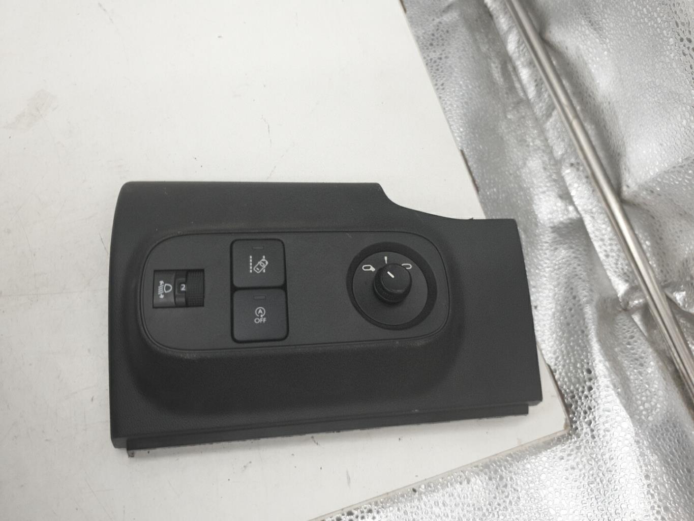 Bouton/Interrupteur CITROEN C3 3 PHASE 1 Essence - 1
