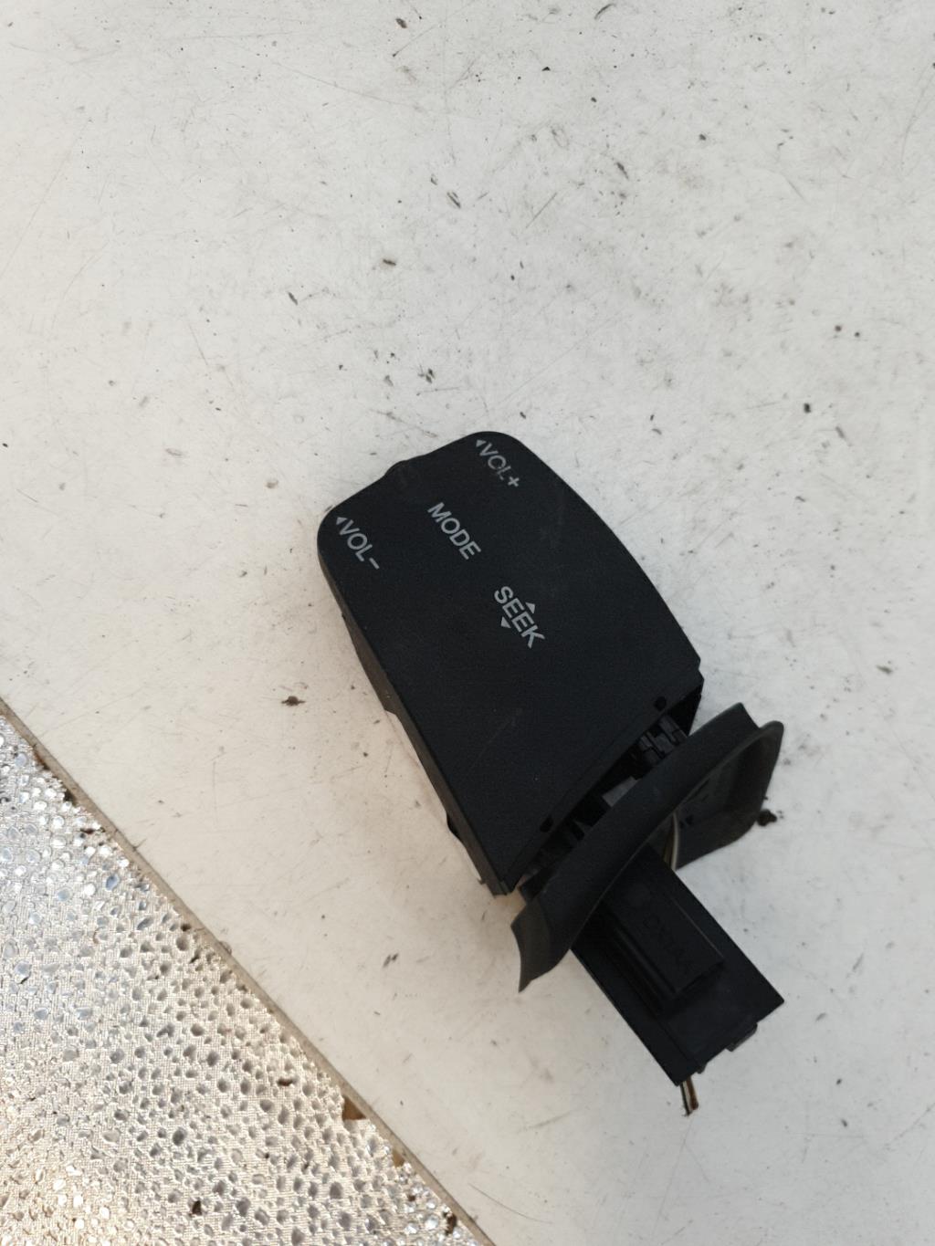 Bouton/Interrupteur RENAULT CLIO 4 PHASE 2 BREAK  - 1