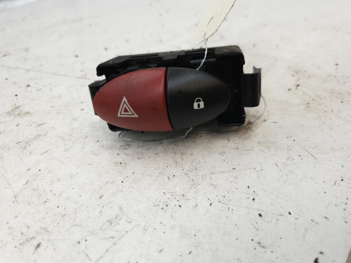 Bouton de warning DACIA LOGAN MCV 2 PHASE 1 BREAK  - 1