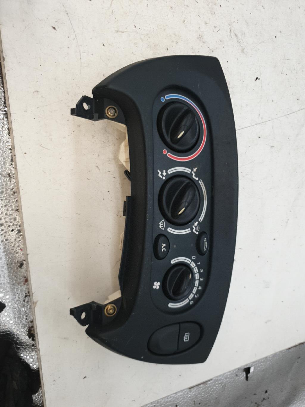 Commande chauffage RENAULT MEGANE 1 PHASE 1 Essence - 1
