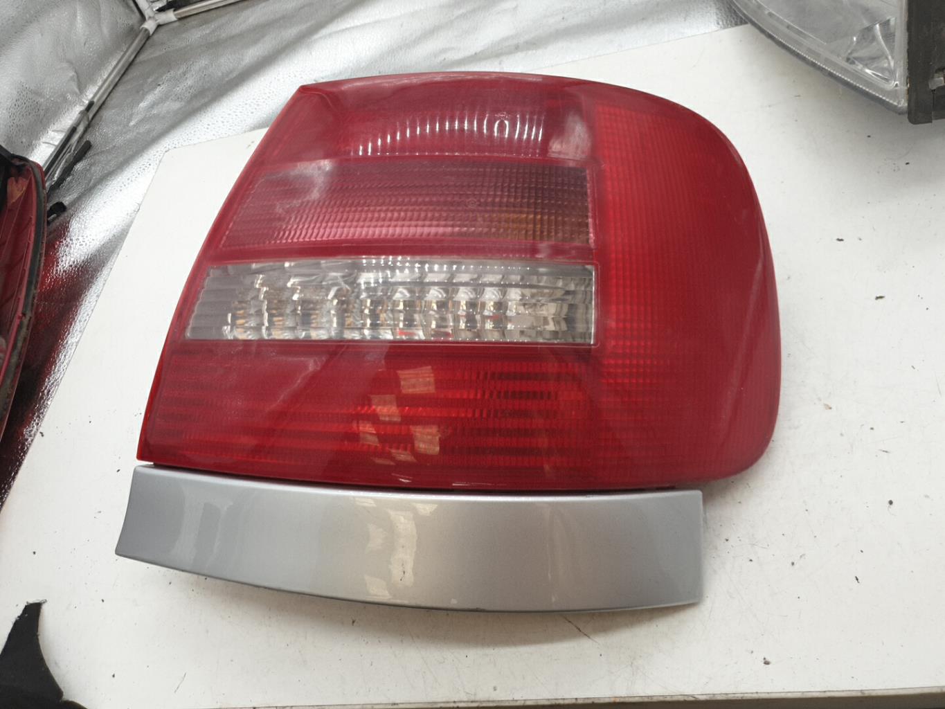 Feu arriere principal droit (feux) AUDI A4 1 PHASE 2  - 1