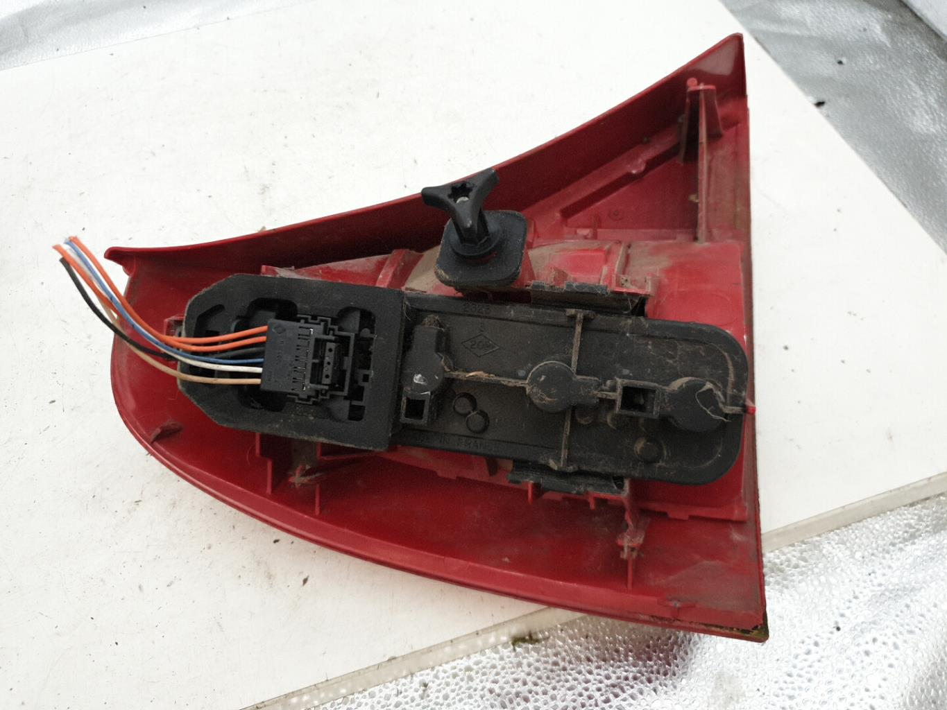 Feu arriere principal droit (feux) RENAULT CLIO 2 PHASE 1 Essence - 1