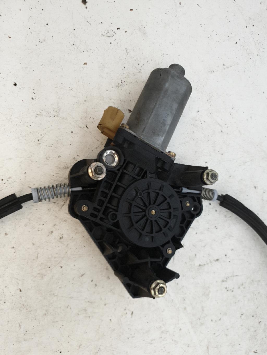 Leve vitre electrique avant gauche RENAULT CLIO 2 PHASE 1 Diesel - 1