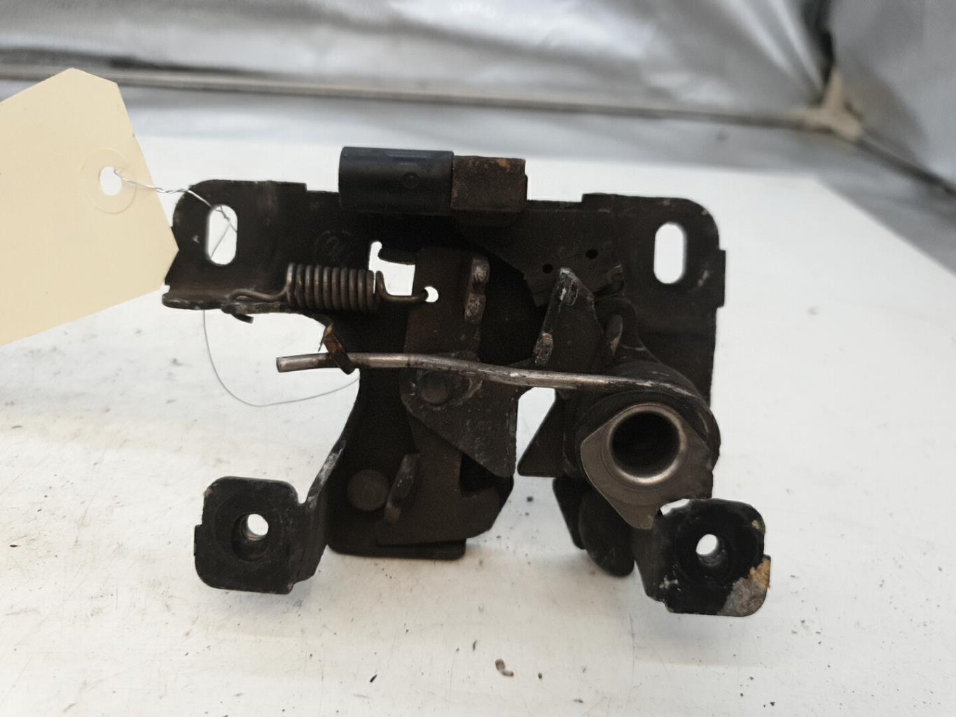 Serrure de capot AUDI A6 2 AVANT PHASE 1 BREAK  - 1
