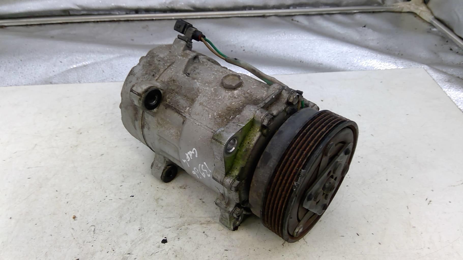 Compresseur clim VOLKSWAGEN GOLF 4  - 1