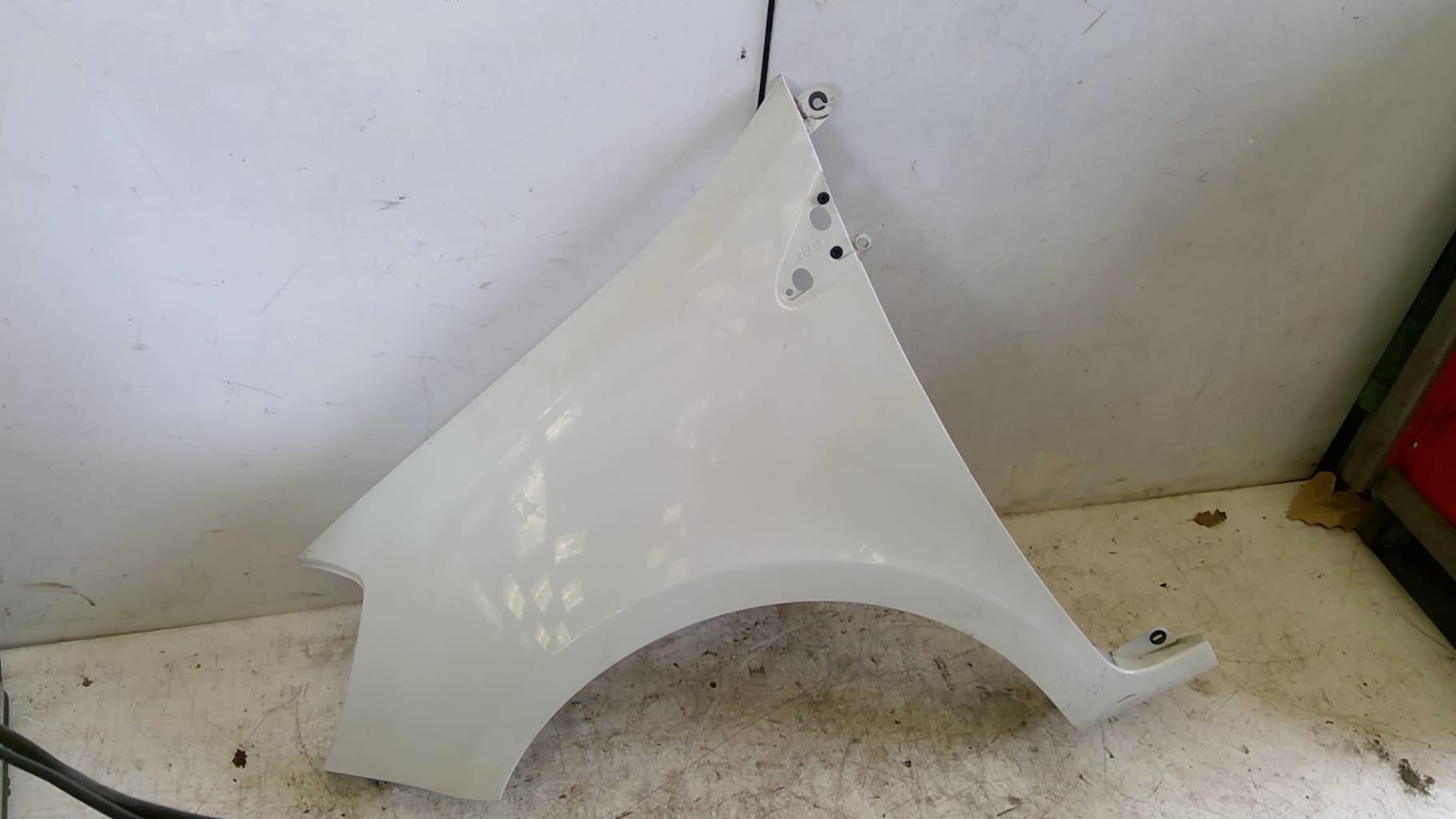 Aile avant gauche RENAULT CLIO 3 PHASE 2  - 1