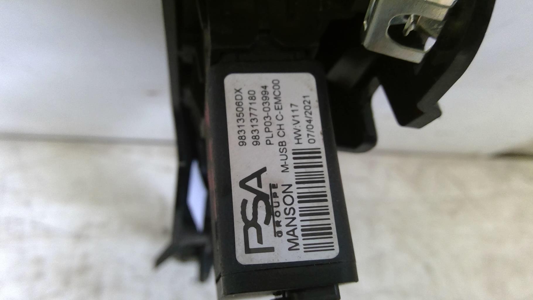 Prise port USB PEUGEOT 2008 2 Diesel - 1