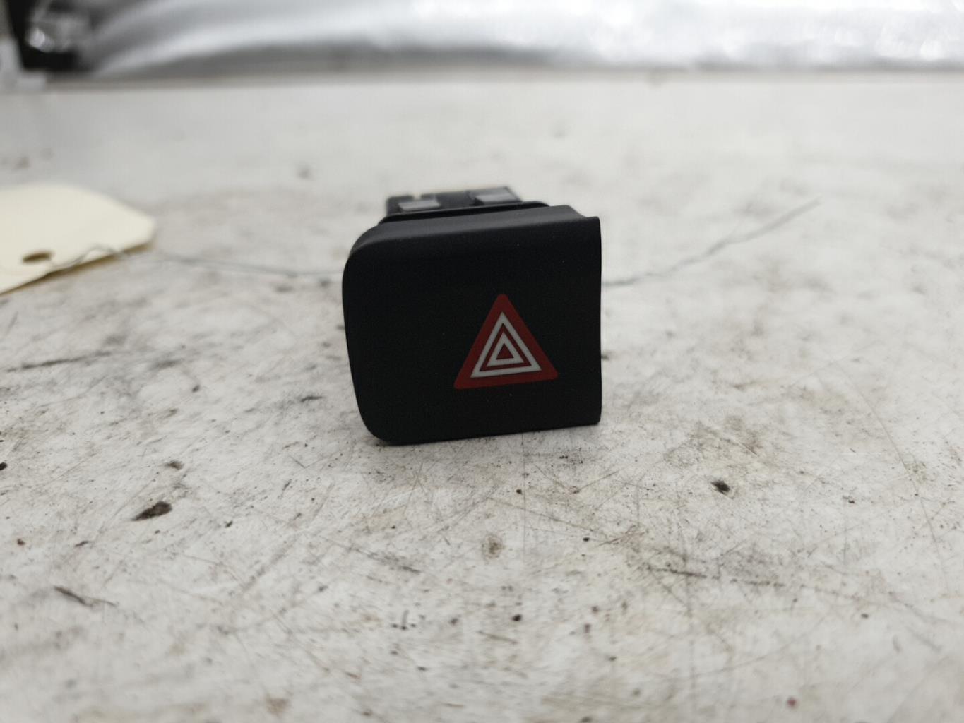 Bouton de warning PEUGEOT PARTNER 3 PHASE 1 Diesel - 1