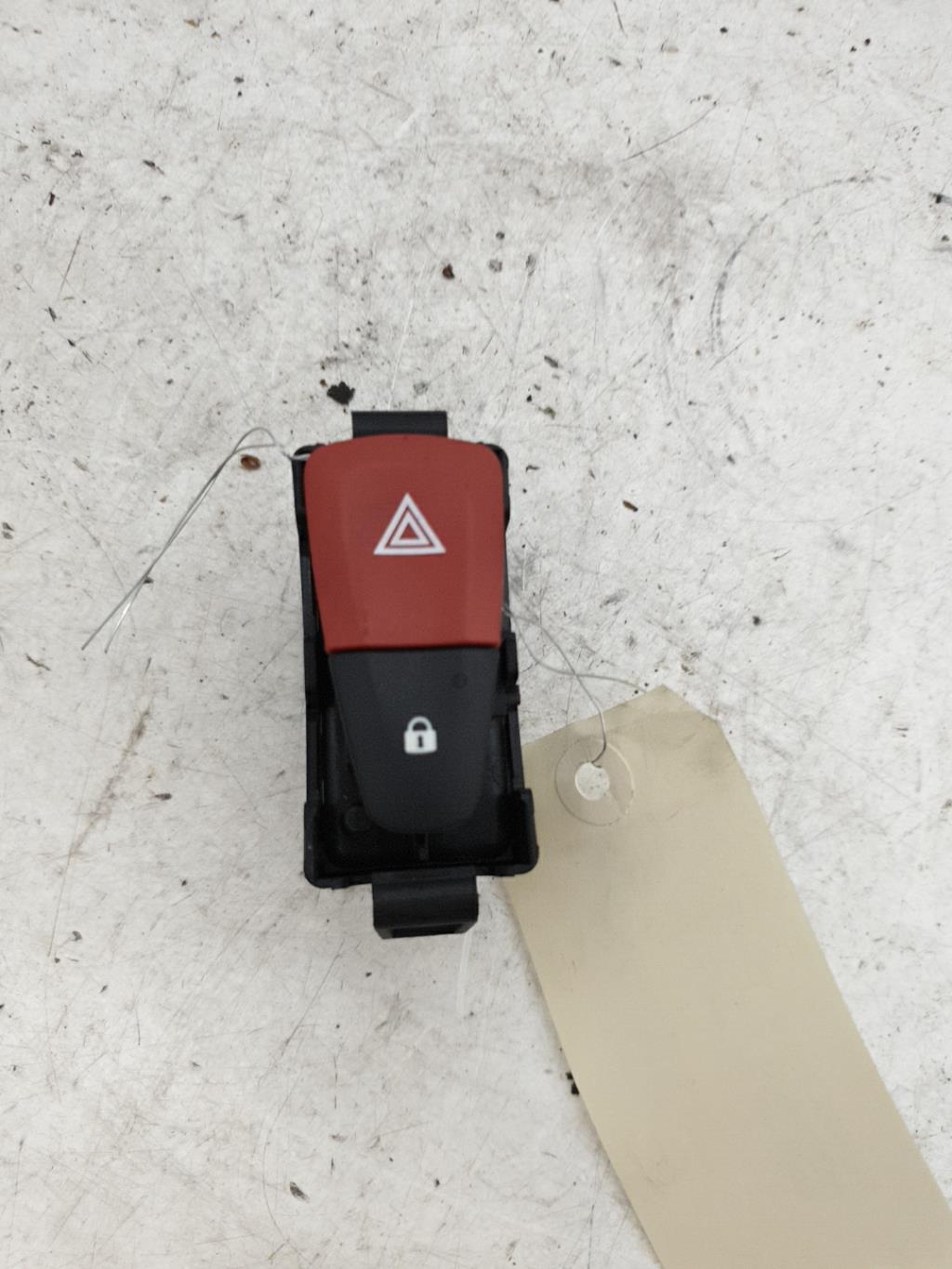Bouton de warning RENAULT MEGANE 3 PHASE 1 Diesel - 1