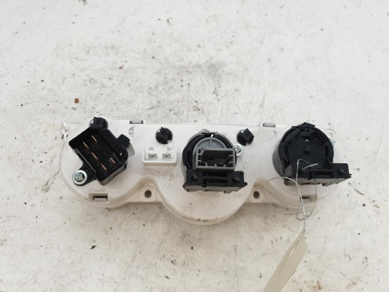 Commande chauffage FORD FOCUS 1 Diesel - 1