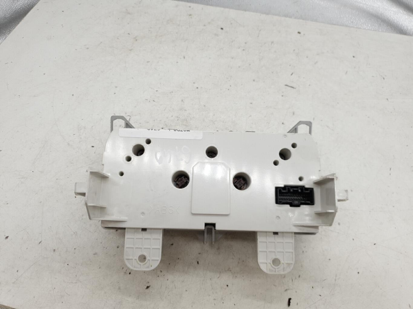 Commande chauffage MAZDA 5 1 PHASE 2  - 1