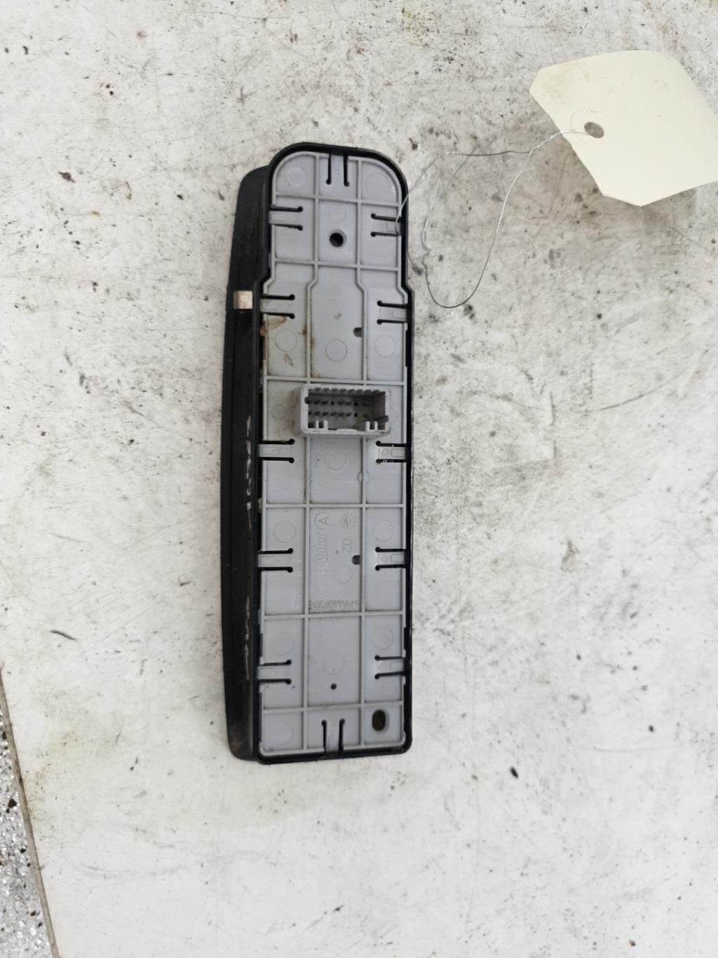 Interrupteur de leve vitre avant gauche RENAULT MEGANE 3 PHASE 1 Diesel - 1