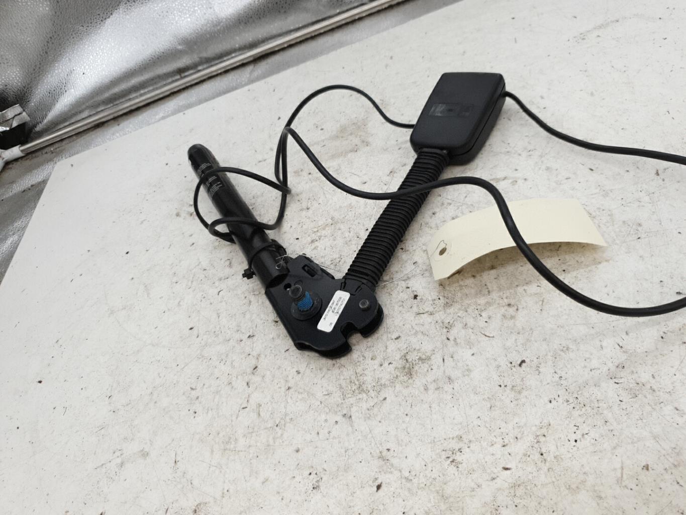 Attache ceinture arriere gauche FORD C-MAX 1 PHASE 1 Diesel - 1