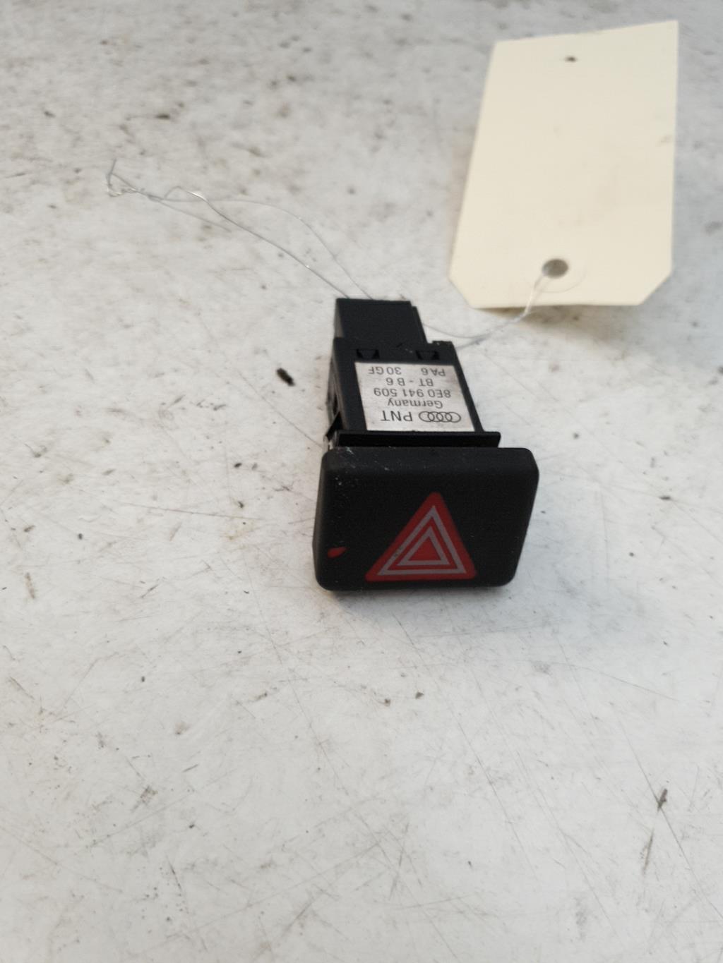 Bouton de warning AUDI A4 2 PHASE 1 Diesel - 1