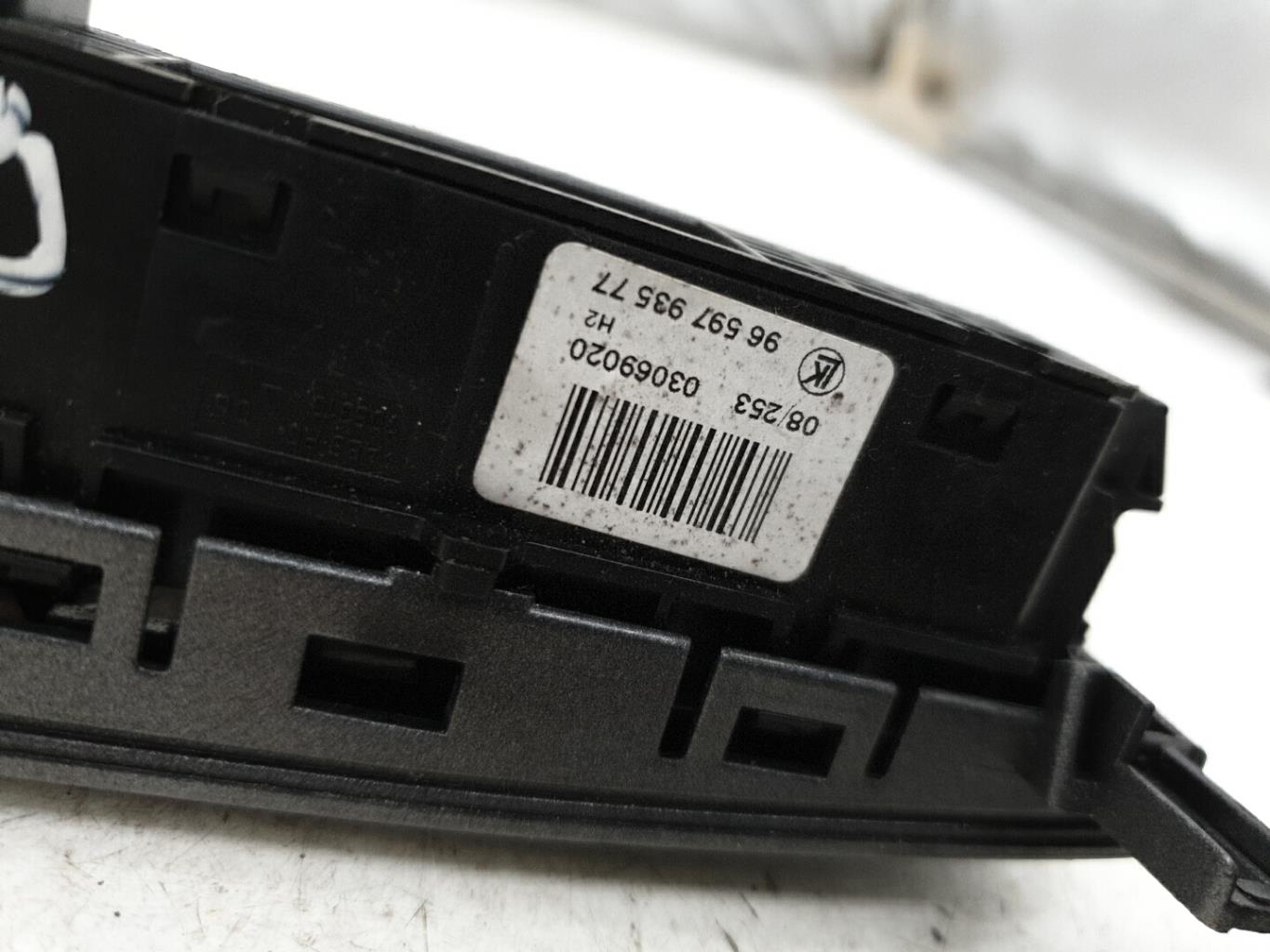 Bouton de warning PEUGEOT 308 1 PHASE 1 Diesel - 1