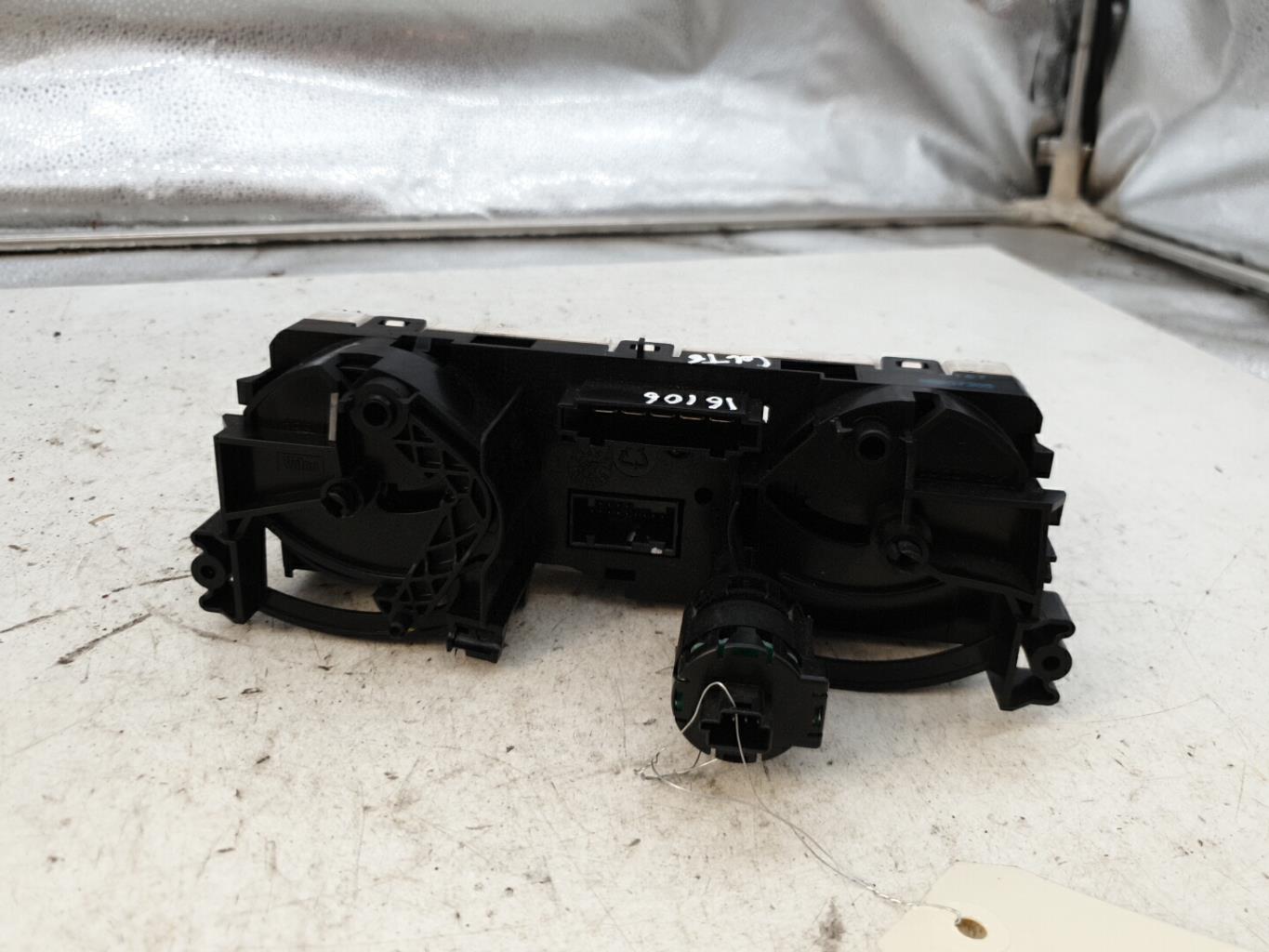 Commande chauffage MITSUBISHI COLT 6 PHASE 1 Essence - 1