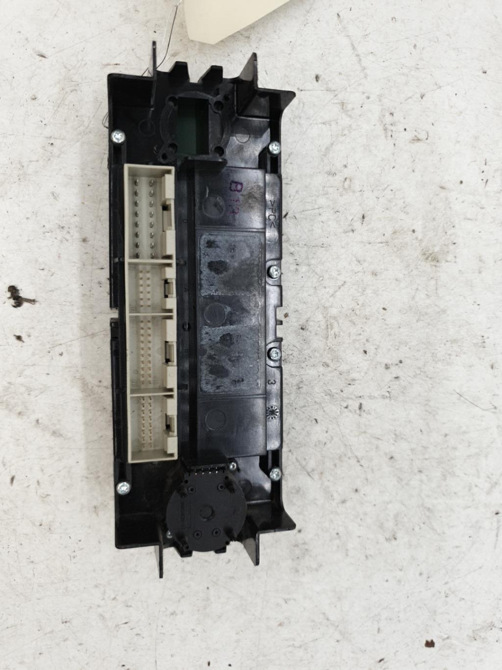 Commande chauffage VOLKSWAGEN BORA BREAK Diesel - 1