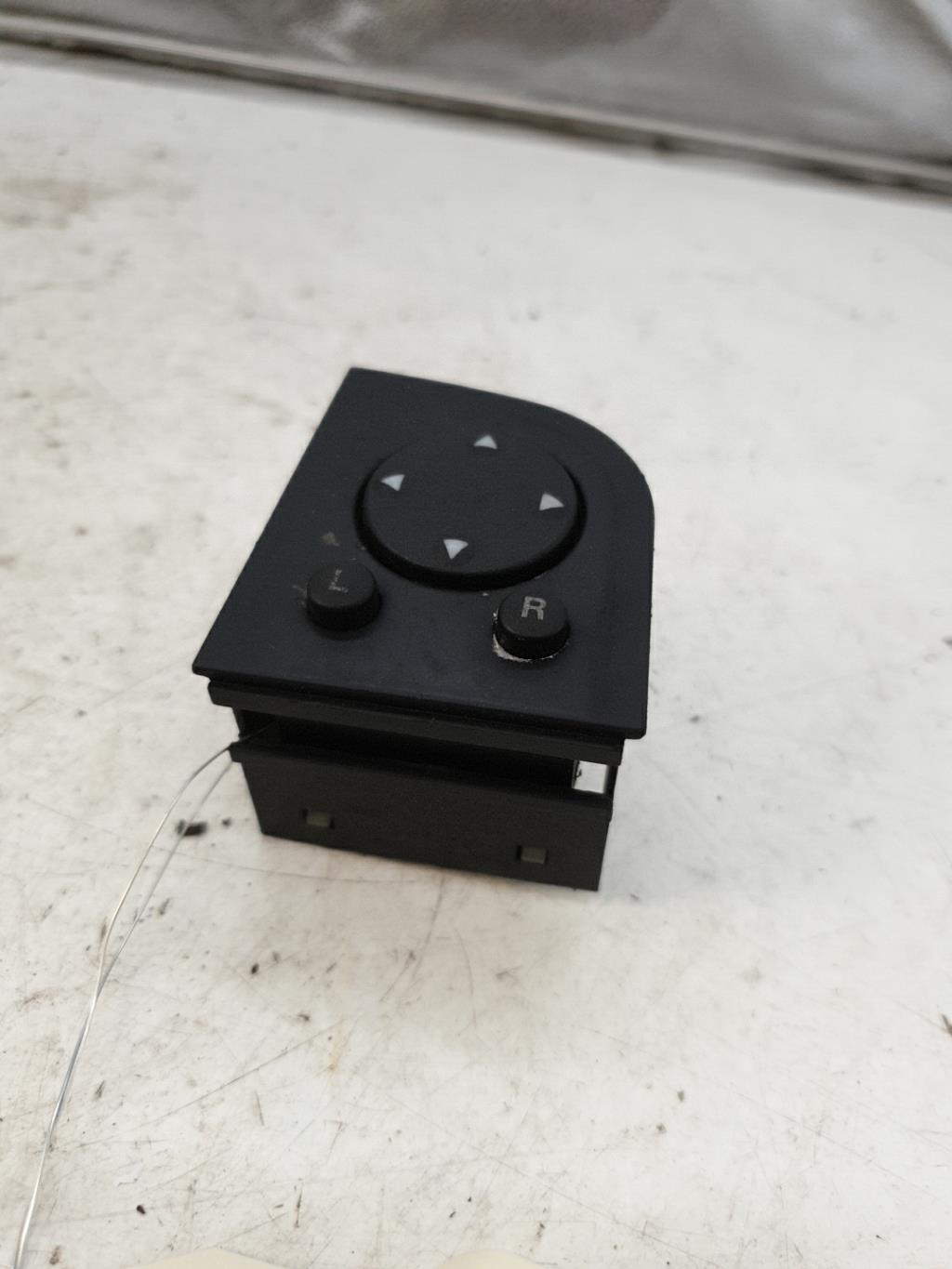 Commande retroviseurs AUDI 80 3 PHASE 1 Essence - 1