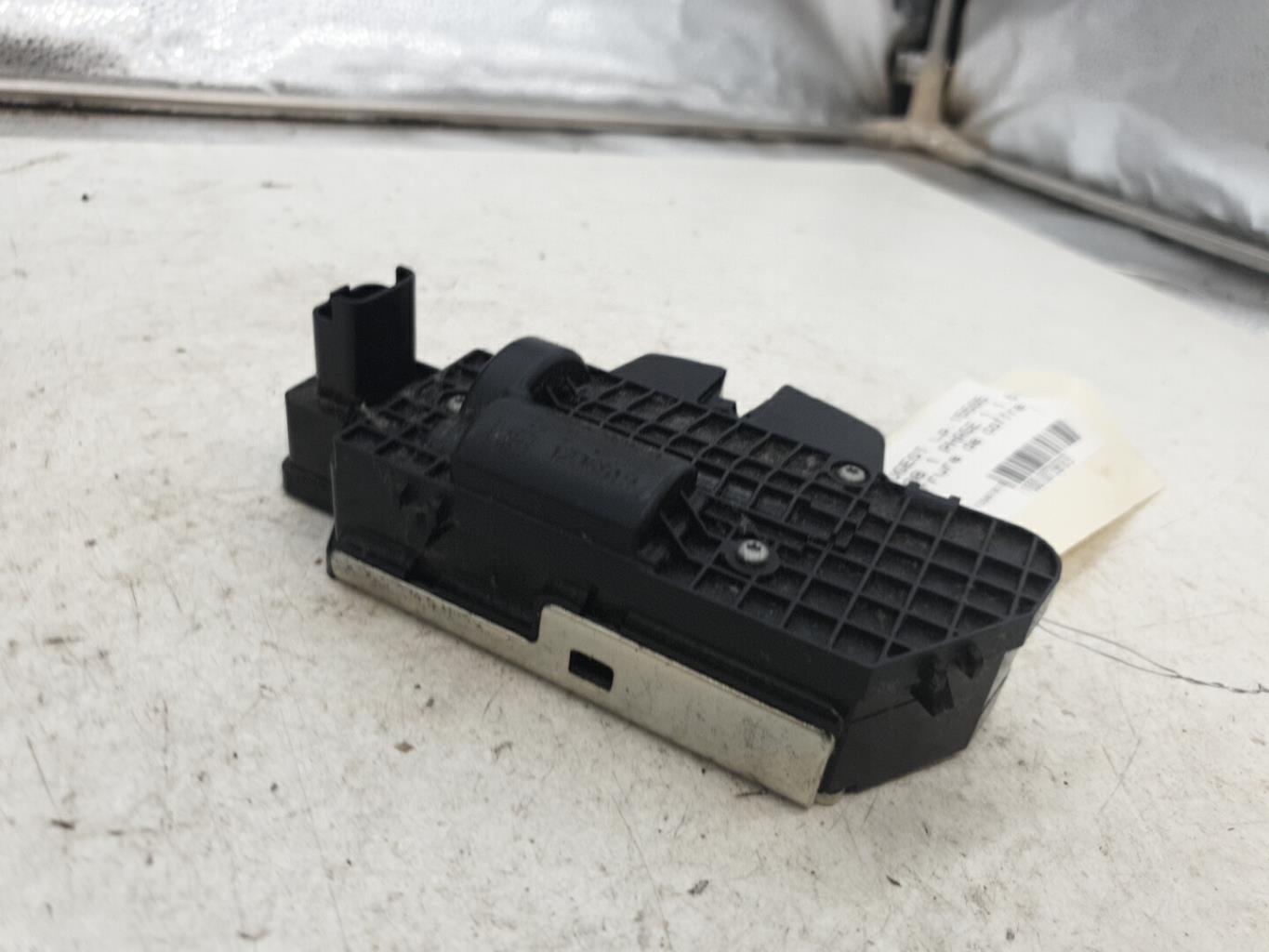 Serrure de coffre PEUGEOT 2008 1 PHASE 1 Diesel - 1