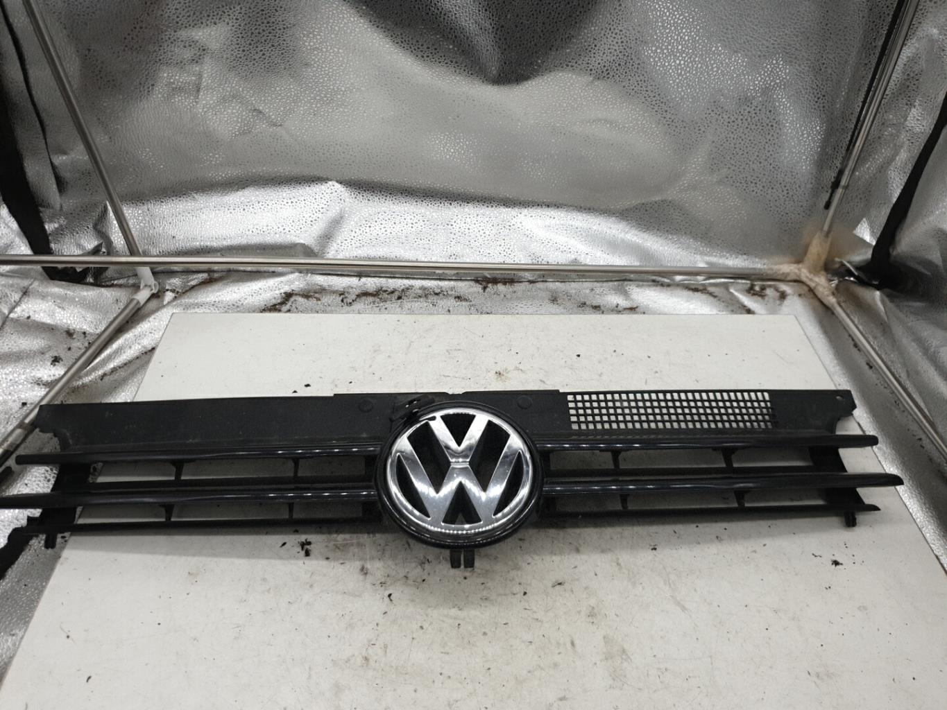 Calandre VOLKSWAGEN GOLF 4 Essence - 1