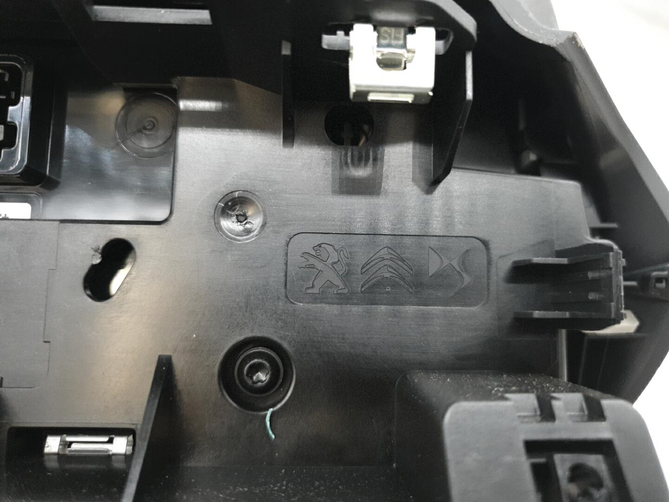 Ecran GPS PEUGEOT 2008 2 Diesel - 1