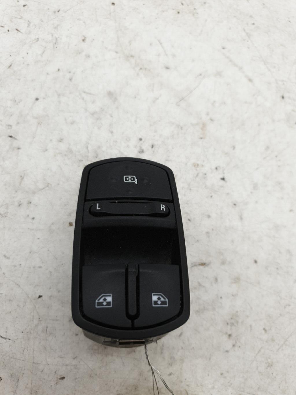 Interrupteur de leve vitre avant gauche OPEL CORSA E Essence - 1