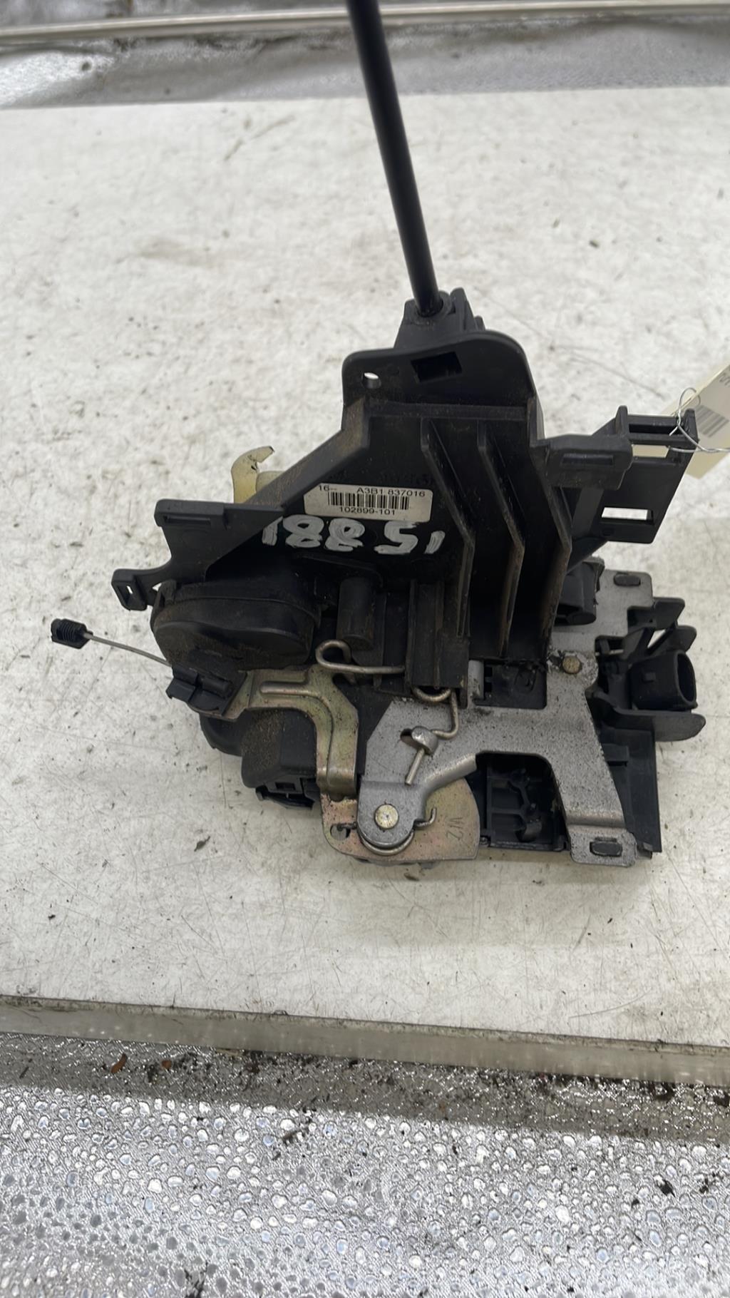 Serrure avant gauche OPEL CORSA E Essence - 1