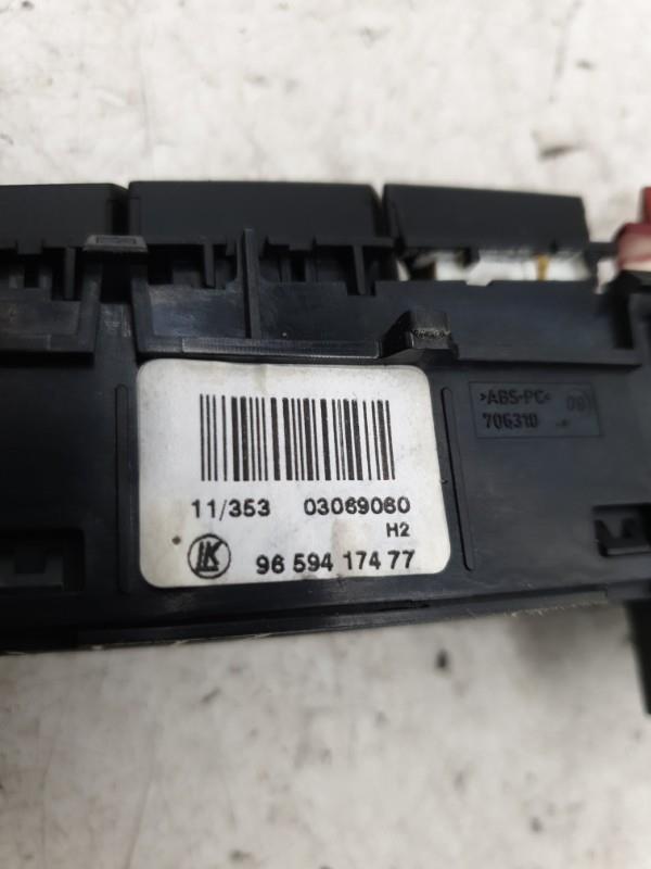 Bouton de warning PEUGEOT 308 1 SW PHASE 2 BREAK Diesel - 1