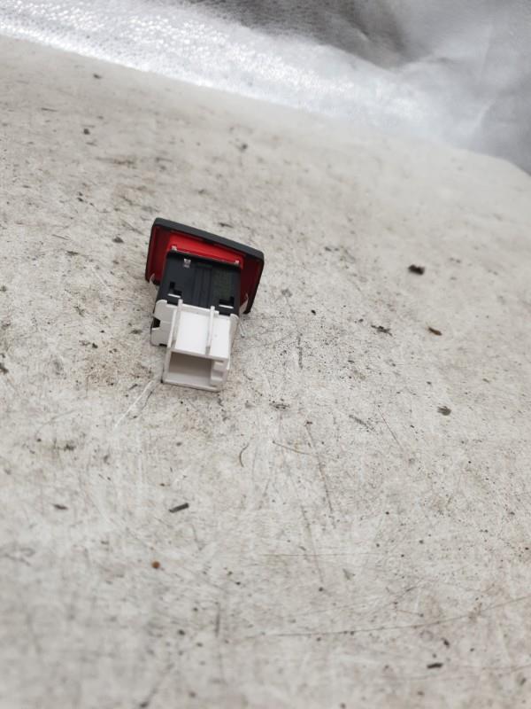Bouton de warning VOLKSWAGEN GOLF 6 Essence - 1