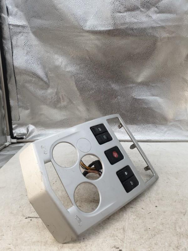 Console central (interieur plastique) DACIA LOGAN 1 PHASE 1 Essence - 1