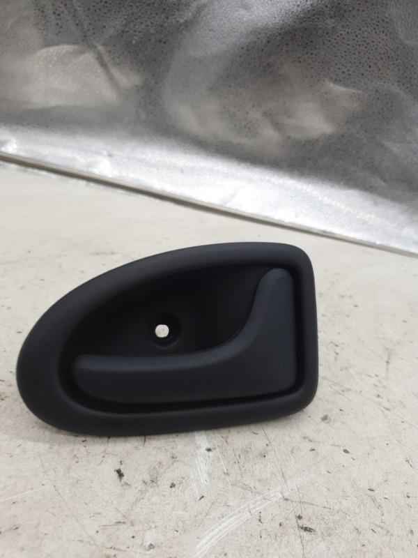 Poignee interieur arriere droit RENAULT CLIO 2 PHASE 2 Essence - 1