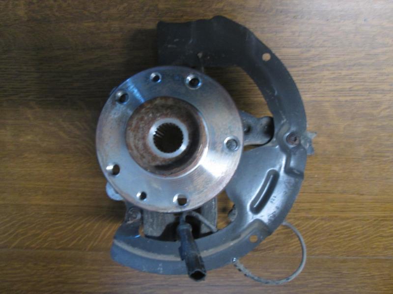Moyeu avant gauche RENAULT MEGANE 4 PHASE 1 Essence - 1