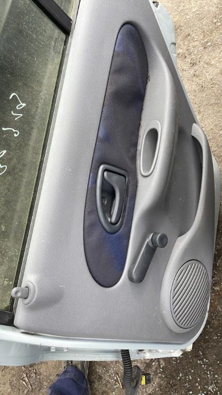 Porte arriere droit RENAULT CLIO 2 PHASE 1 Essence - 1