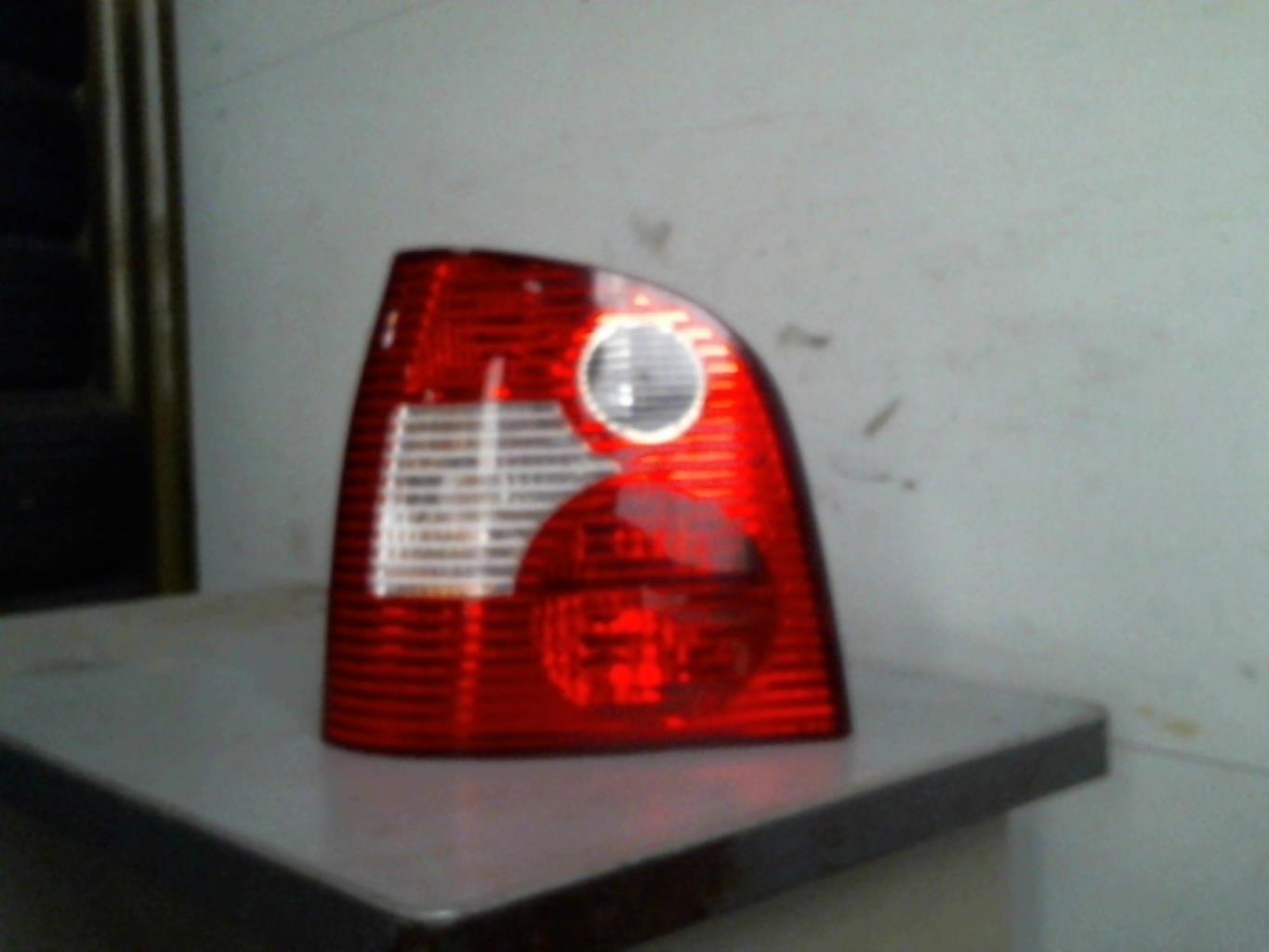 Fanale posteriore principale sinistro (luci) VOLKSWAGEN POLO 4 PHASE 1 Diésel - 1