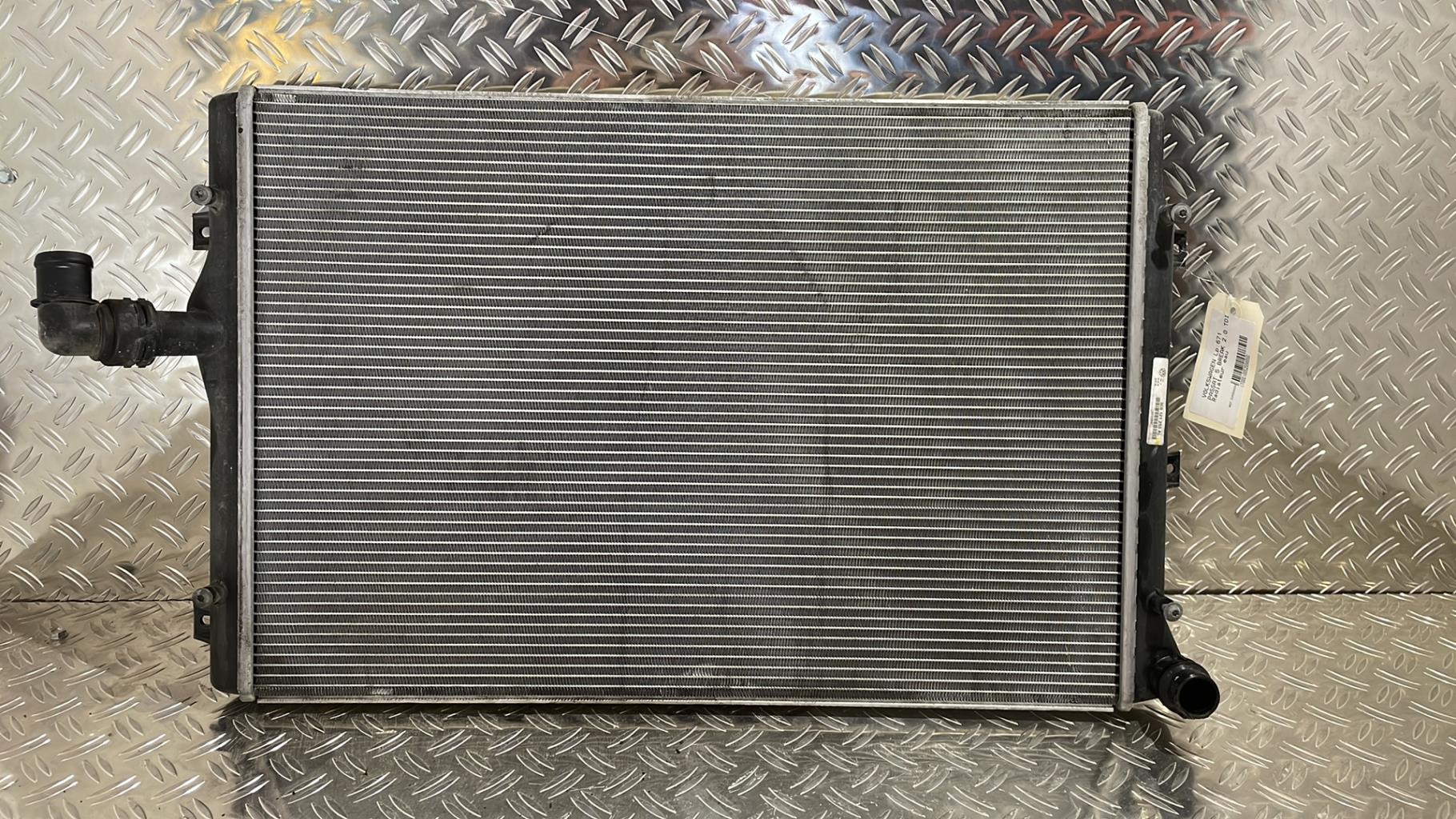 Radiatore acqua VOLKSWAGEN PASSAT 5 BREAK Diésel - 1