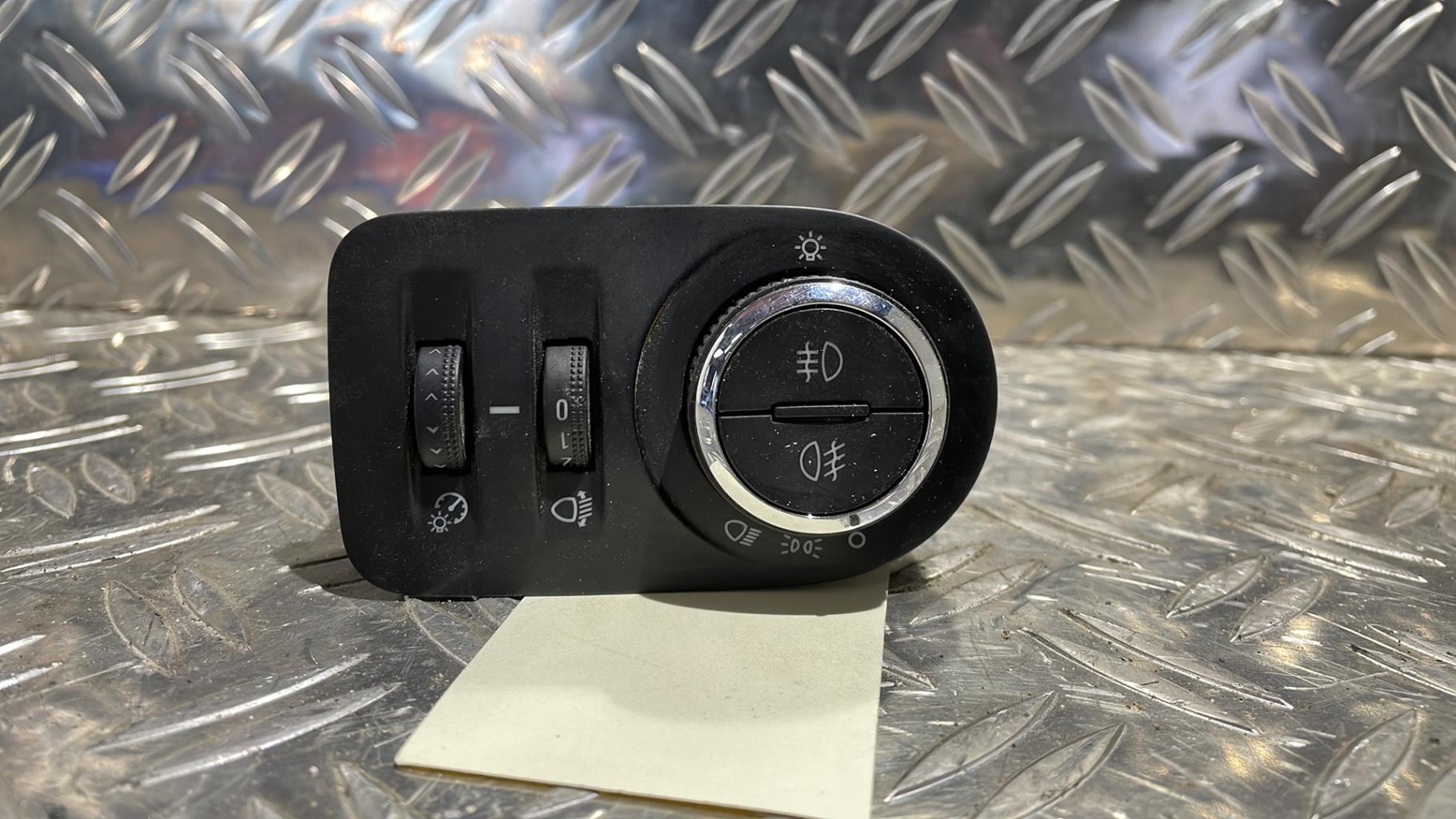 Commande anti brouillard arriere OPEL CORSA D PHASE 1 Diesel - 1