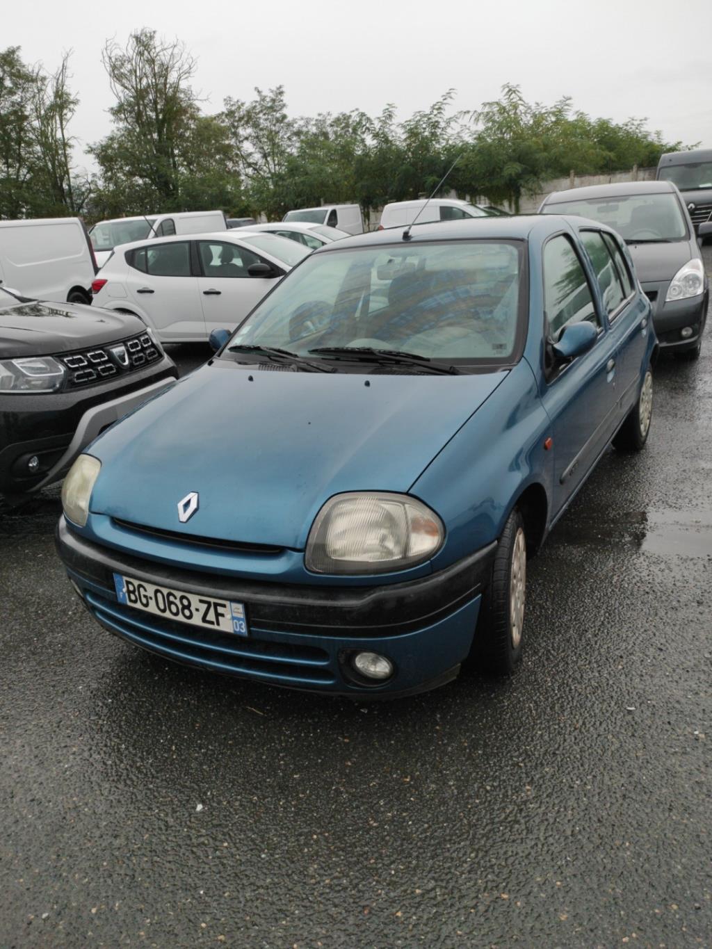 Fusee avant gauche RENAULT CLIO 2 PHASE 1 Essence - 1