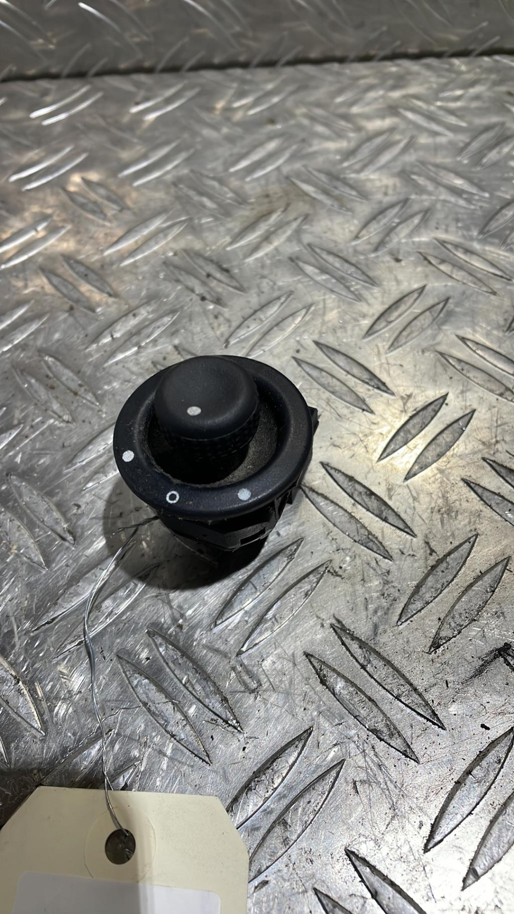 Commande retroviseurs RENAULT MEGANE 1 PHASE 1 Diesel - 1