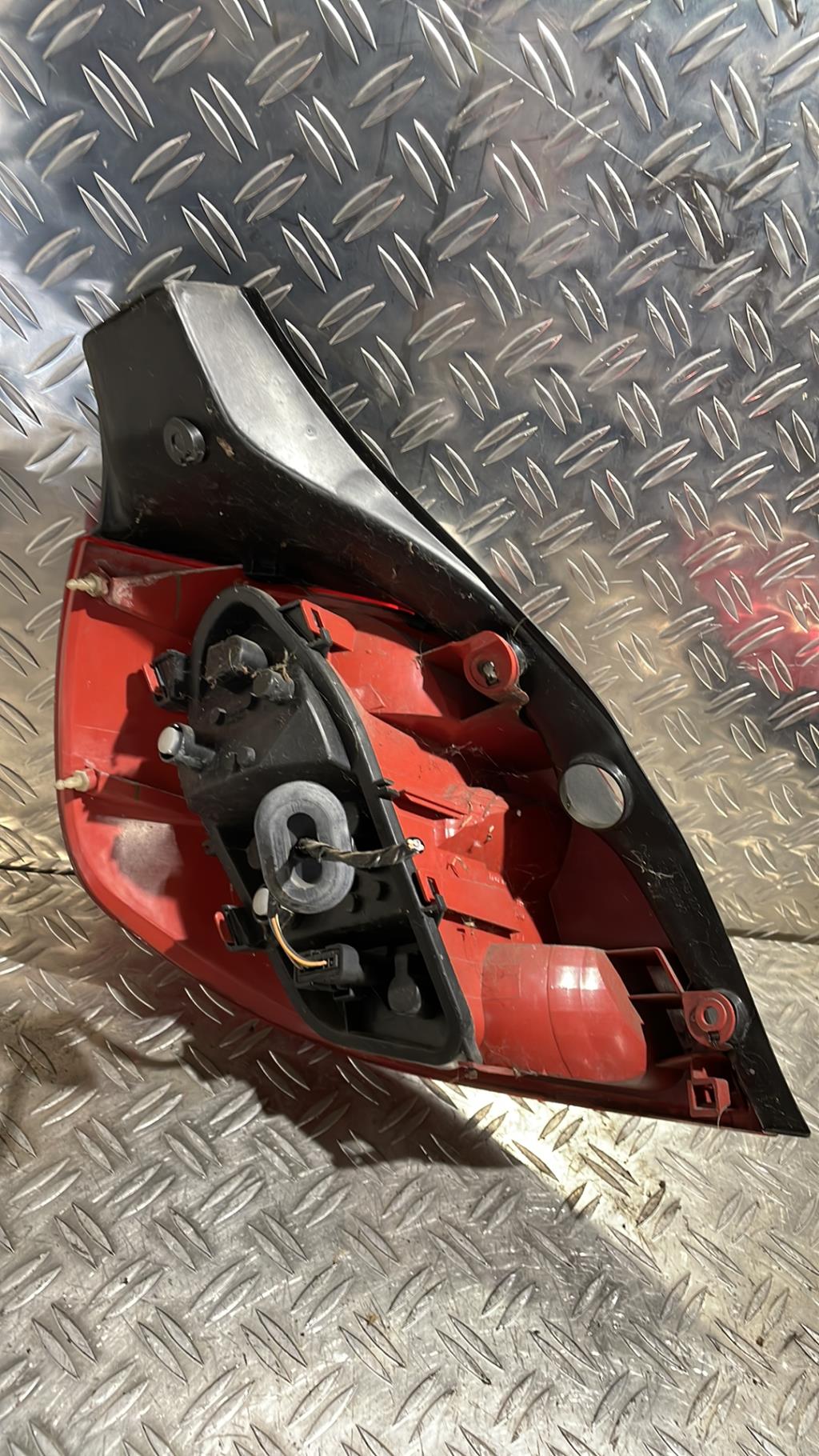 Fanale posteriore principale destro (luci) RENAULT CLIO 3 PHASE 1 Gasolina - 1